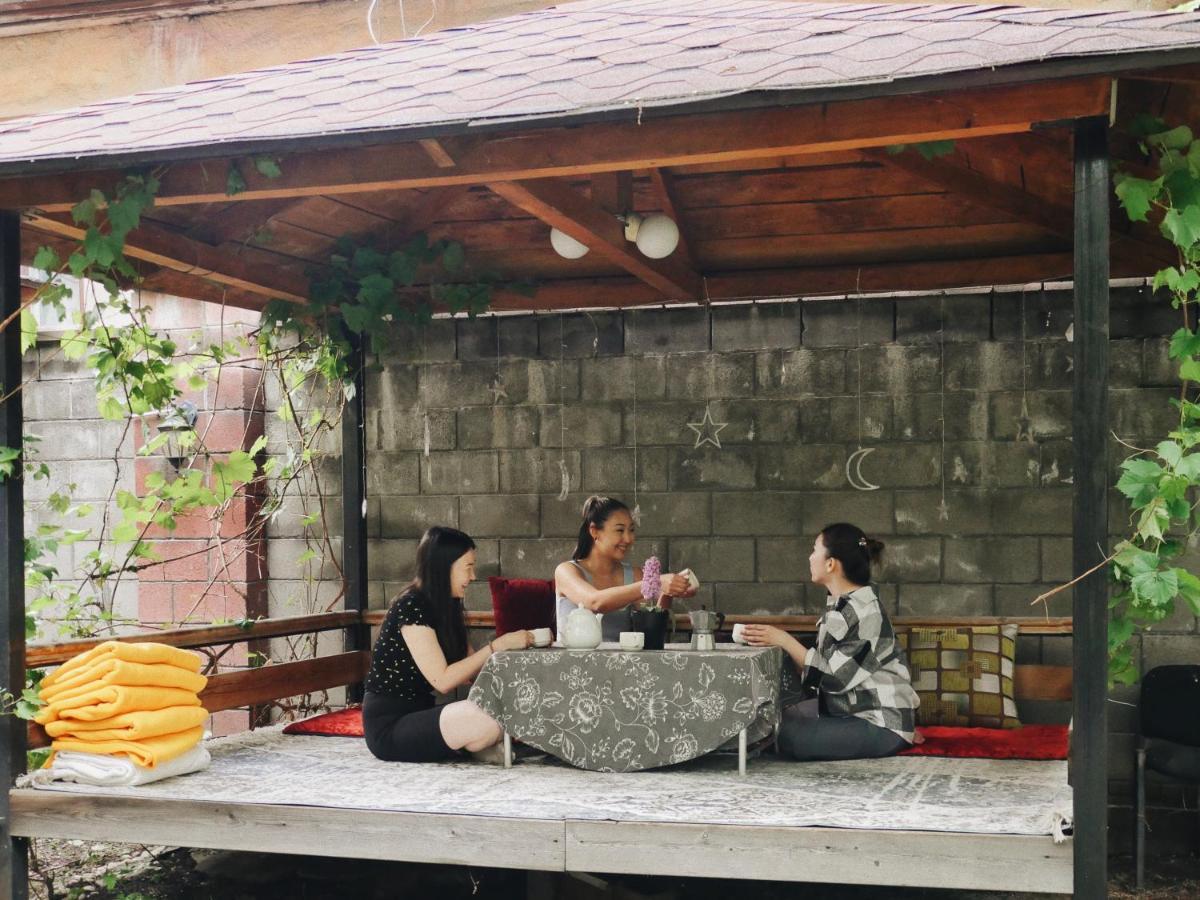 Wanderlust boutique hostel Almaty Extérieur photo