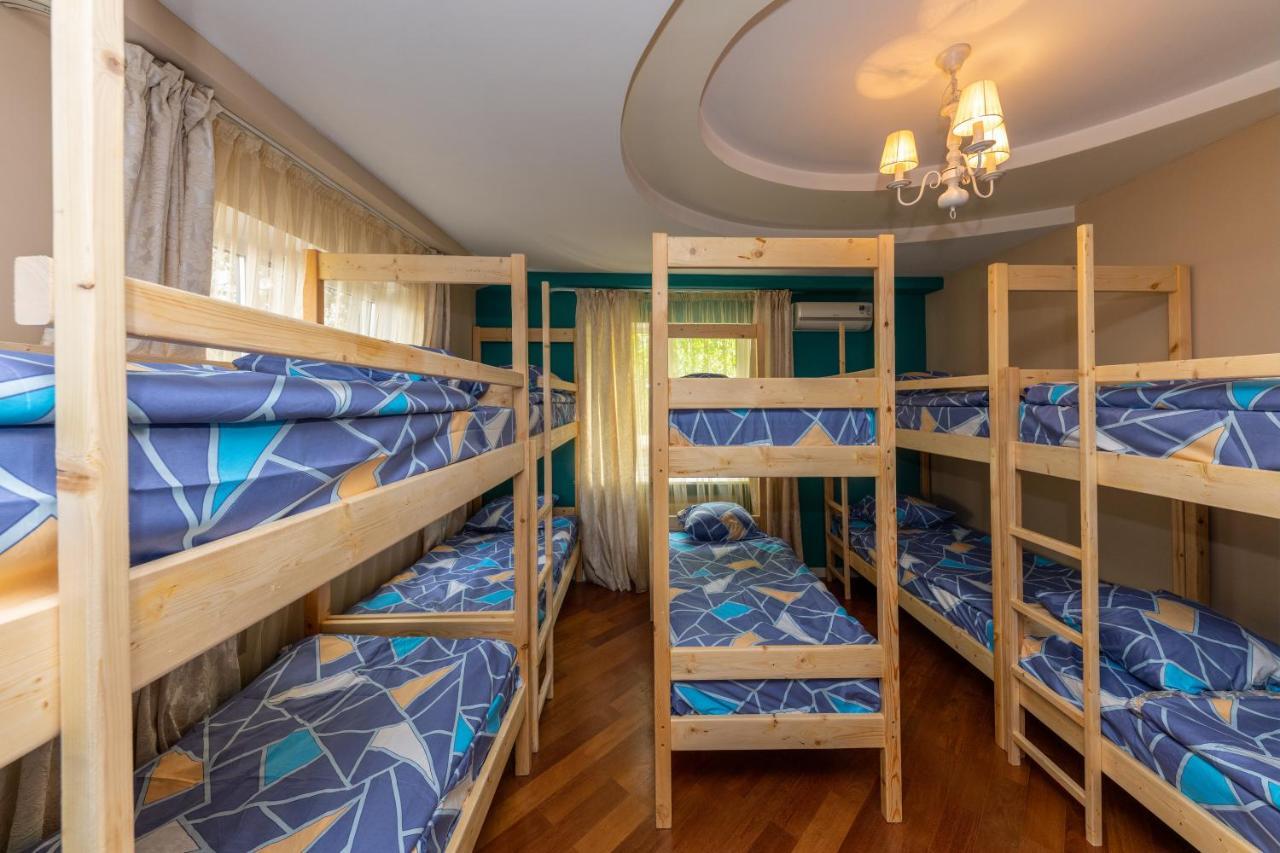 Wanderlust boutique hostel Almaty Extérieur photo
