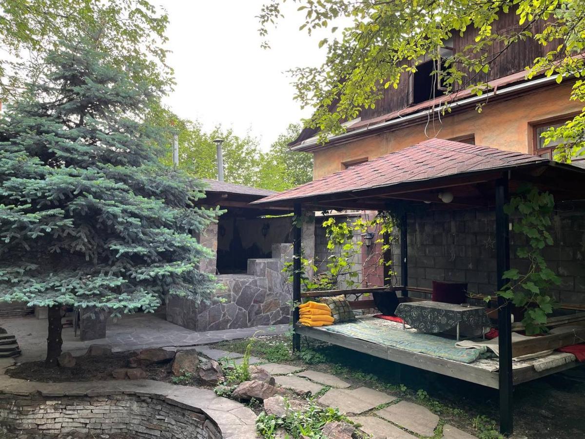 Wanderlust boutique hostel Almaty Extérieur photo